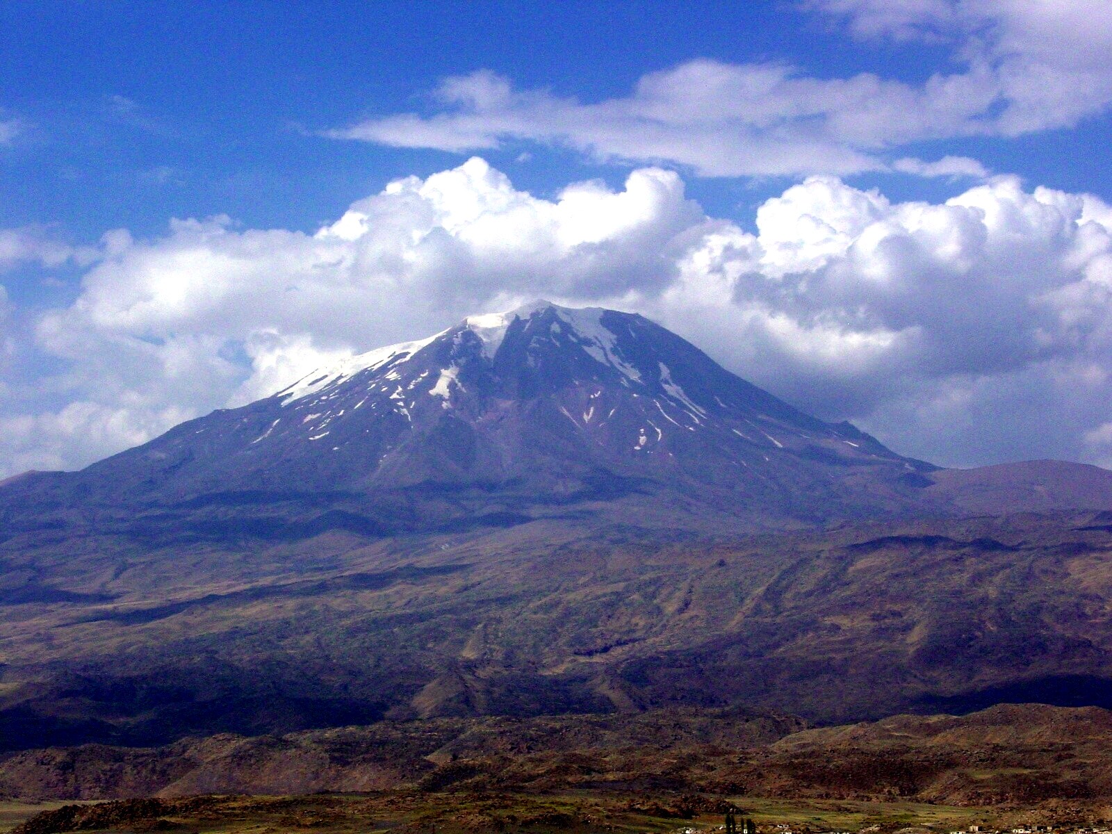Гора Арарат со стороны Турции фото