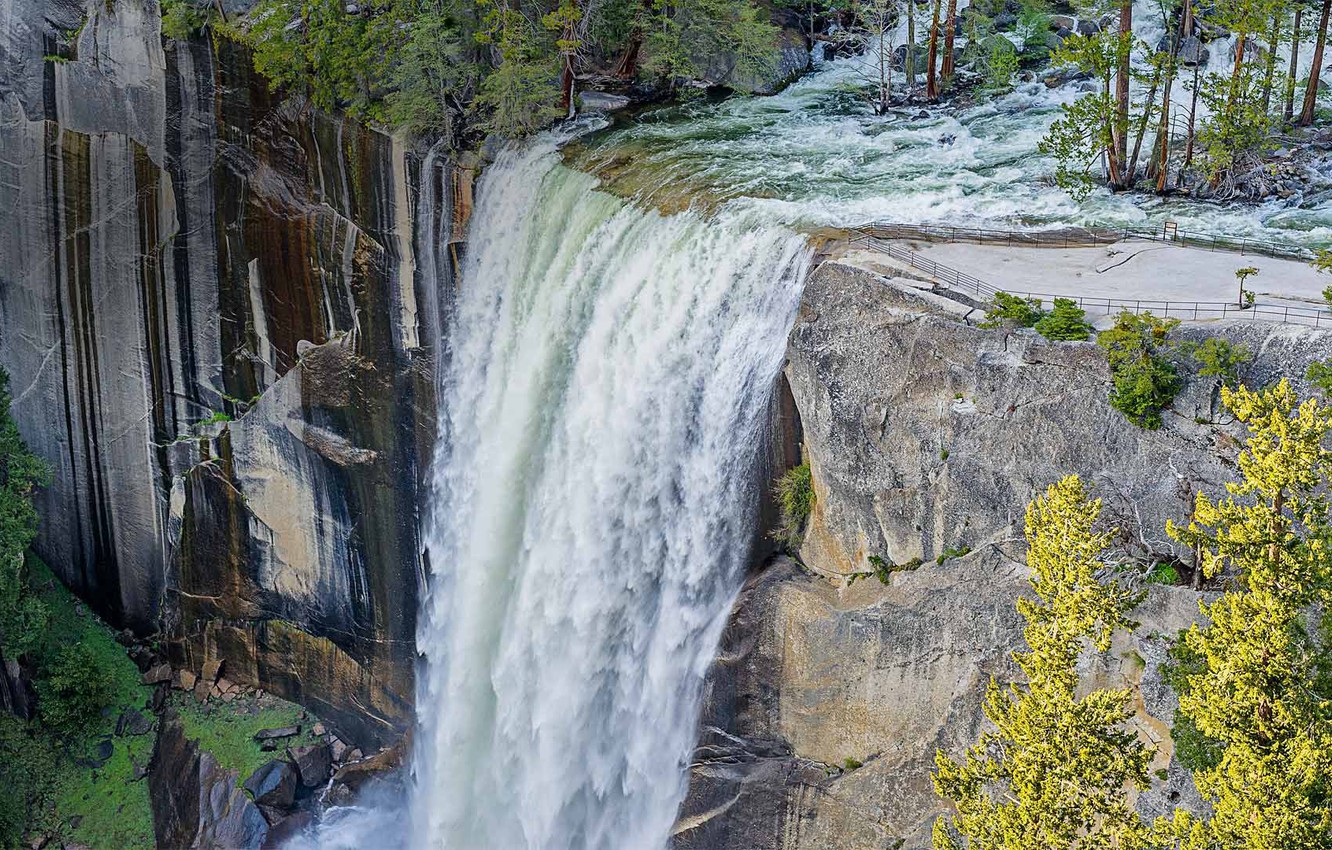 Водопад Вернал, Калифорния, США