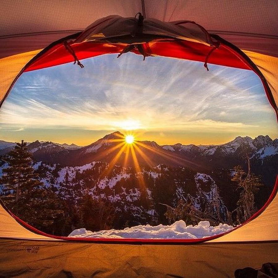 Вид из палатки на горы
