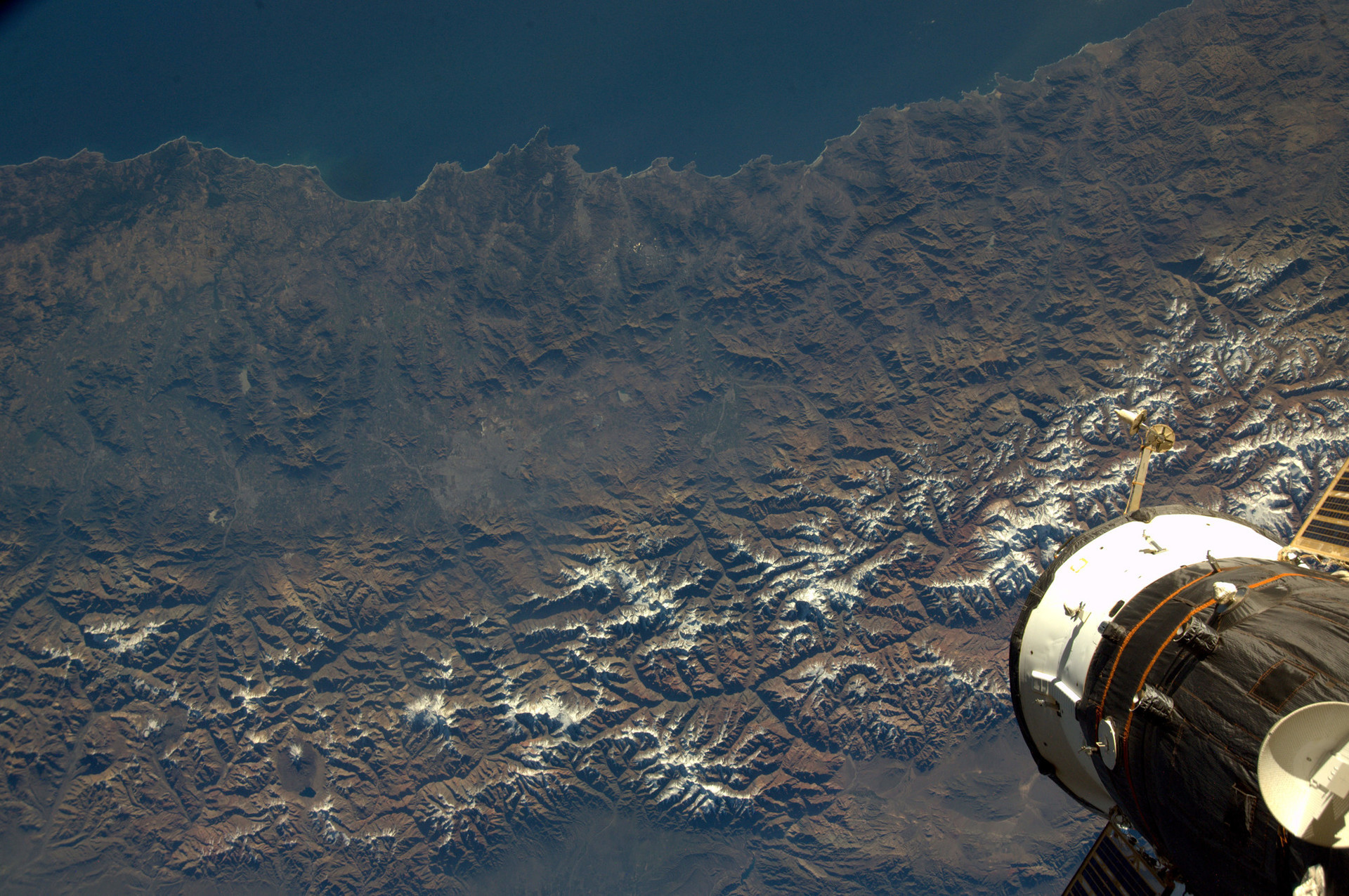 Эверест (Джомолунгма) из космоса