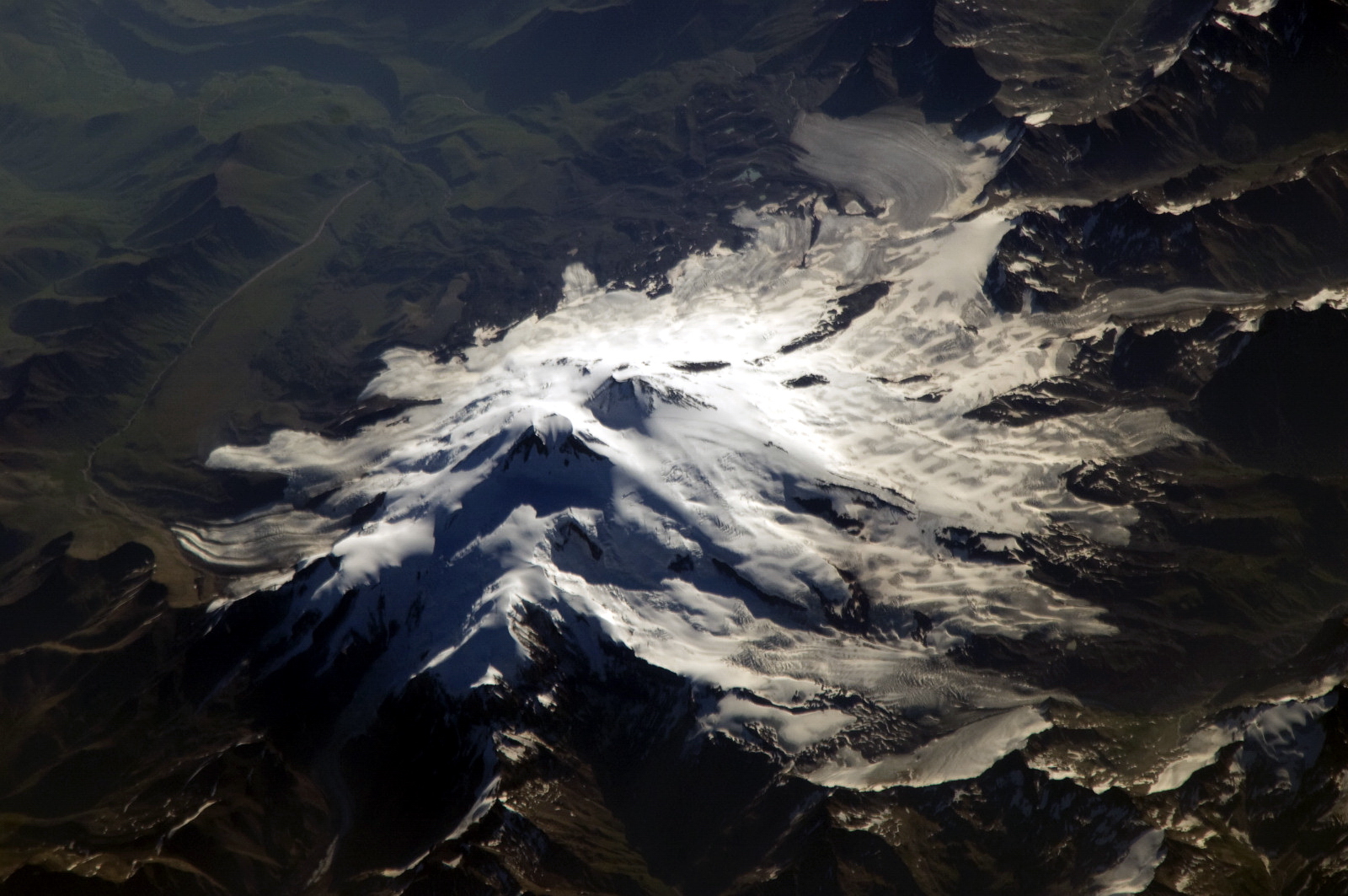 Гора Эльбрус со спутника
