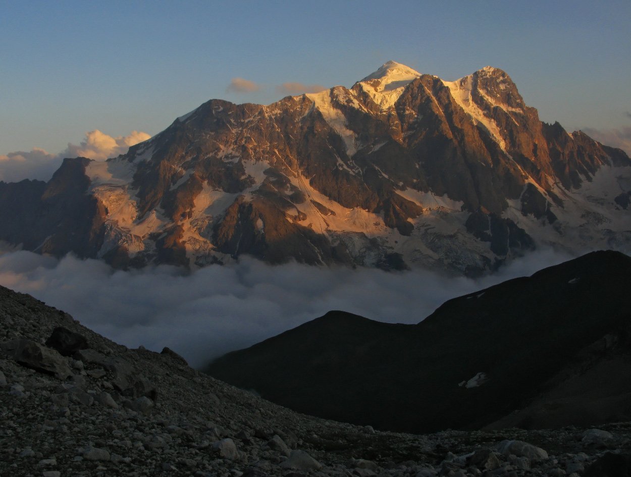 Кавказ гора суган фото