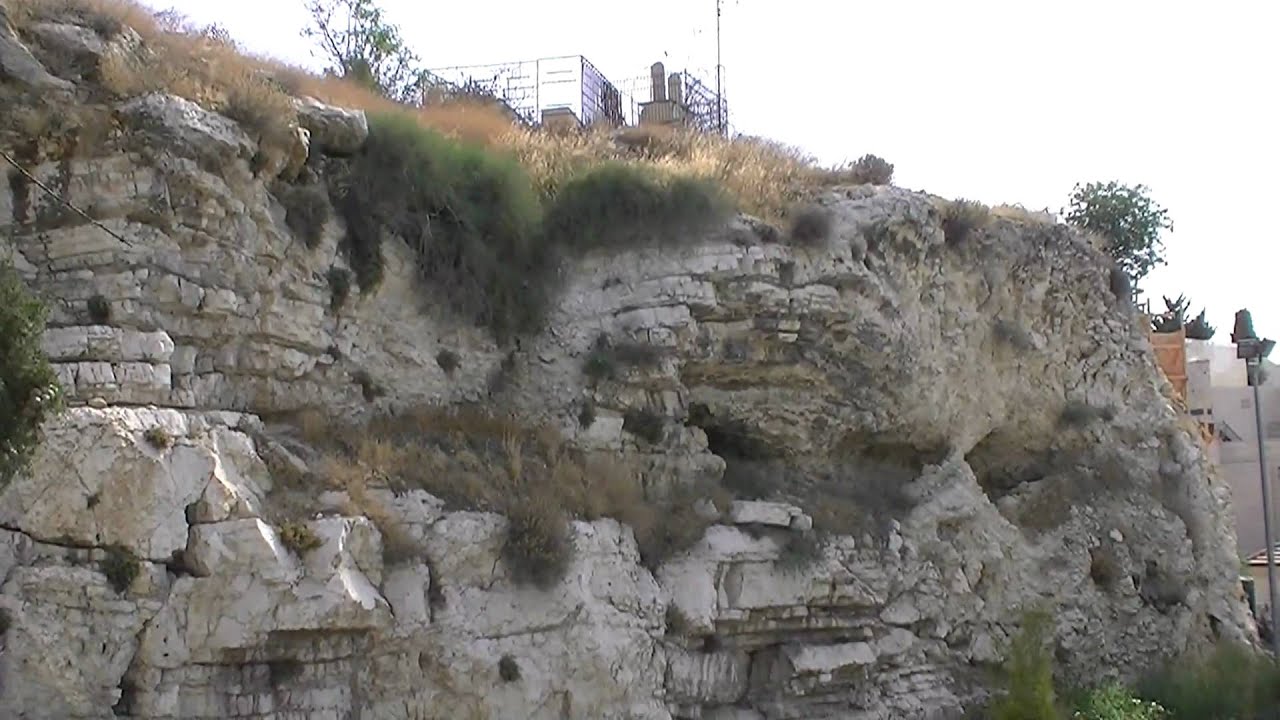 Расщелина в скале Голгофы