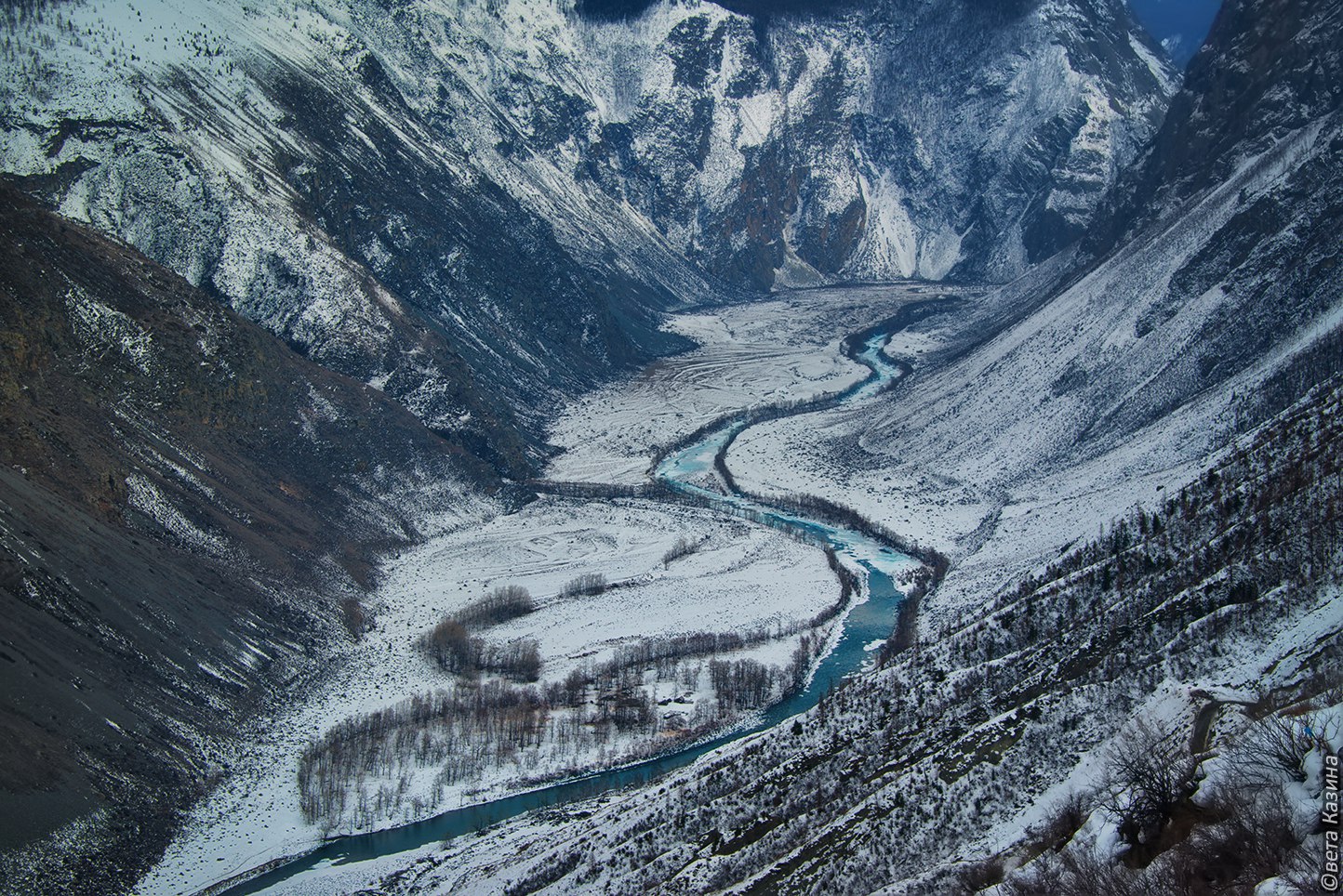 Перевал Кату-Ярык зимой горный Алтай