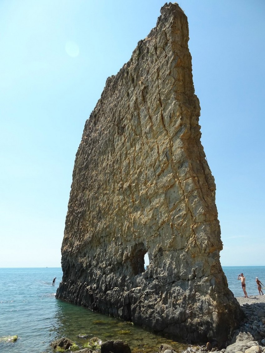 Крым скала в воде