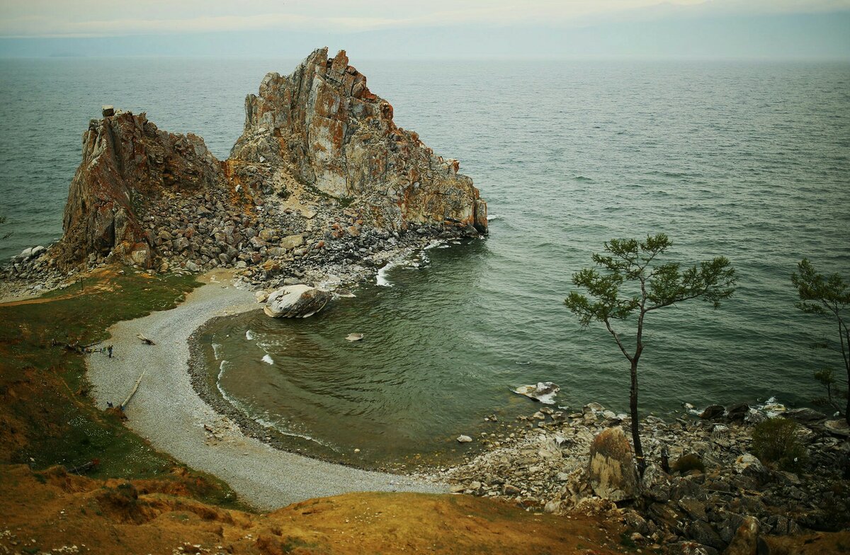 Скала Шаманка и Сарайский пляж