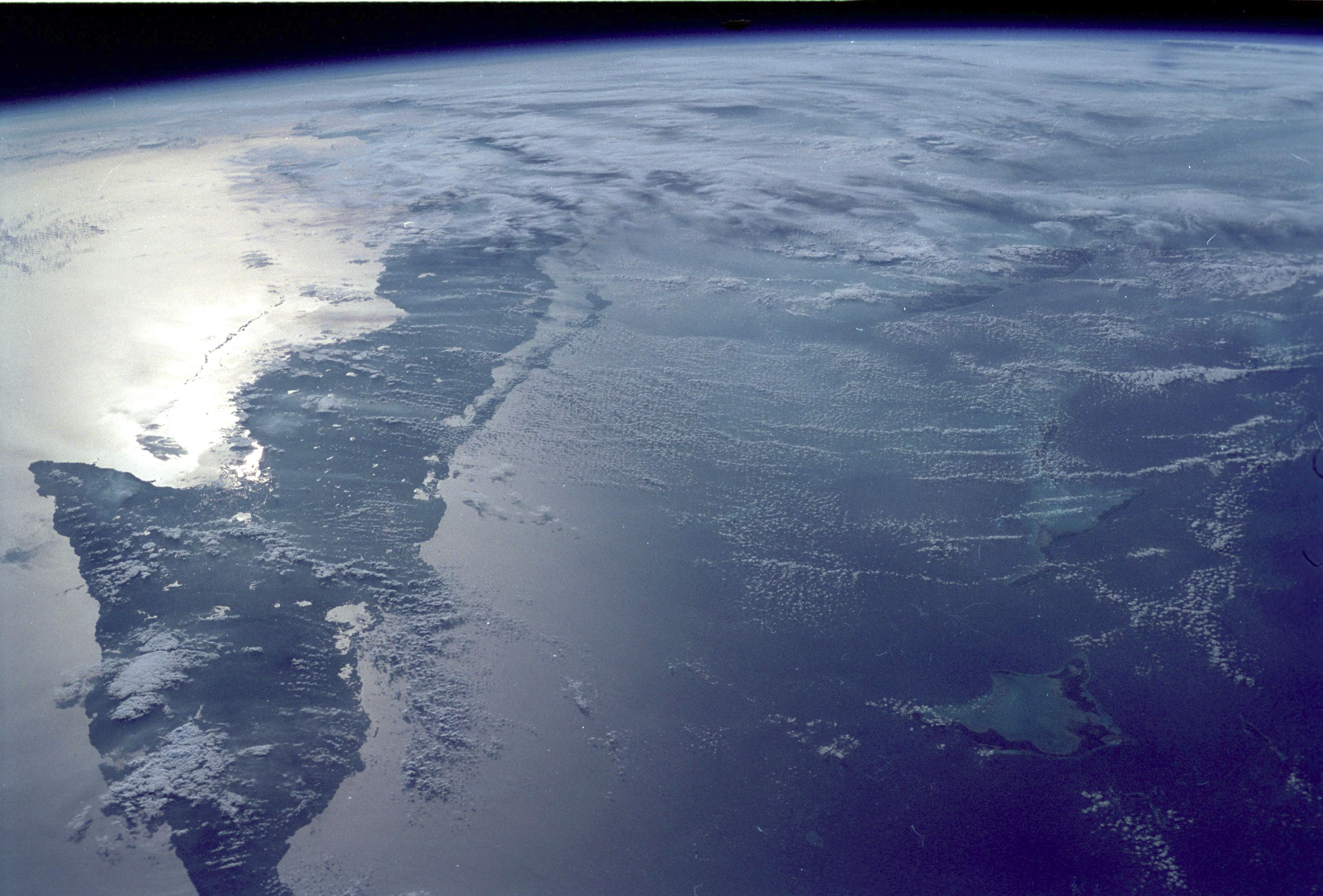 фото океана со спутника
