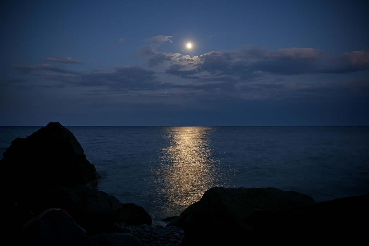 Лунная дорожка на море