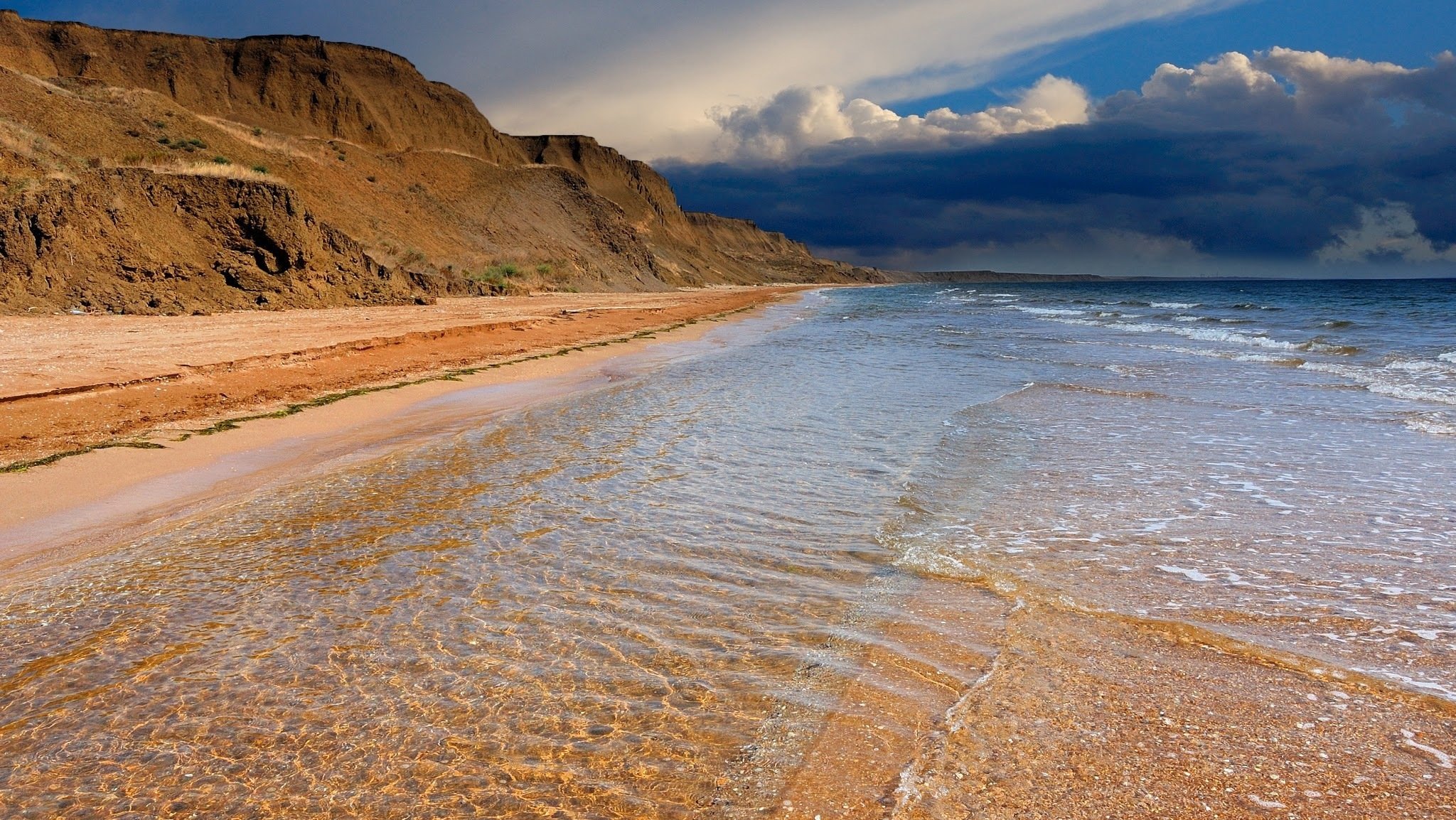 Западный берег Крыма песочный пляж