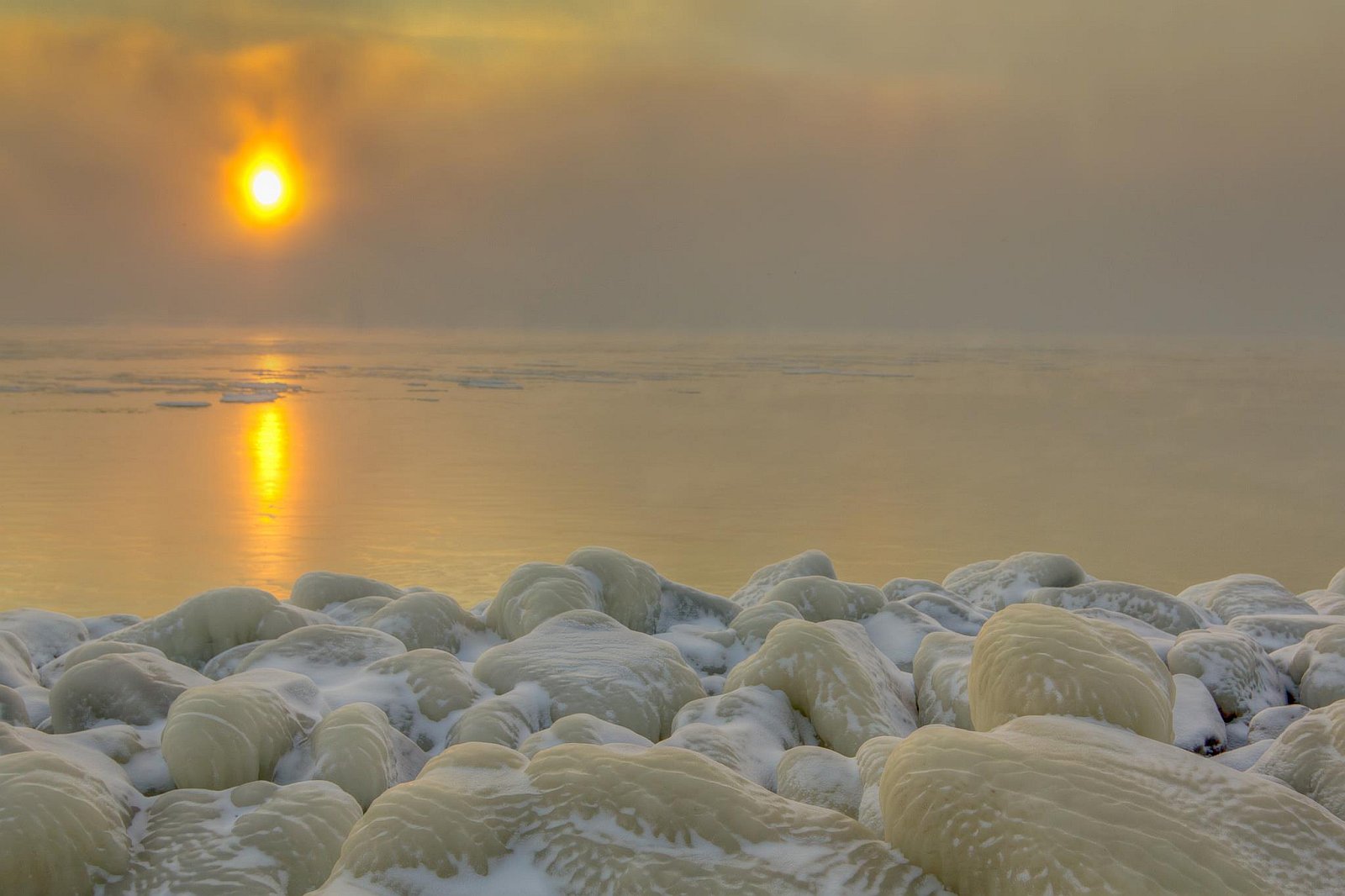 море при разной погоде