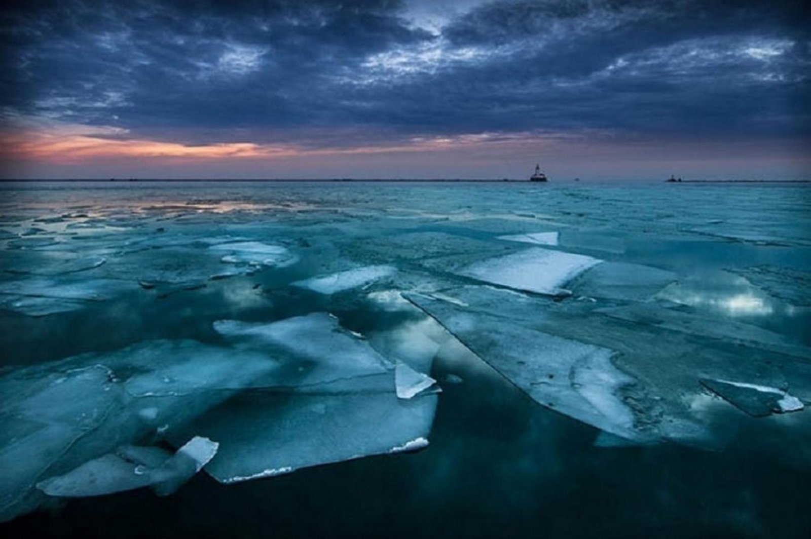 Чикаго озеро Мичиган замерзло