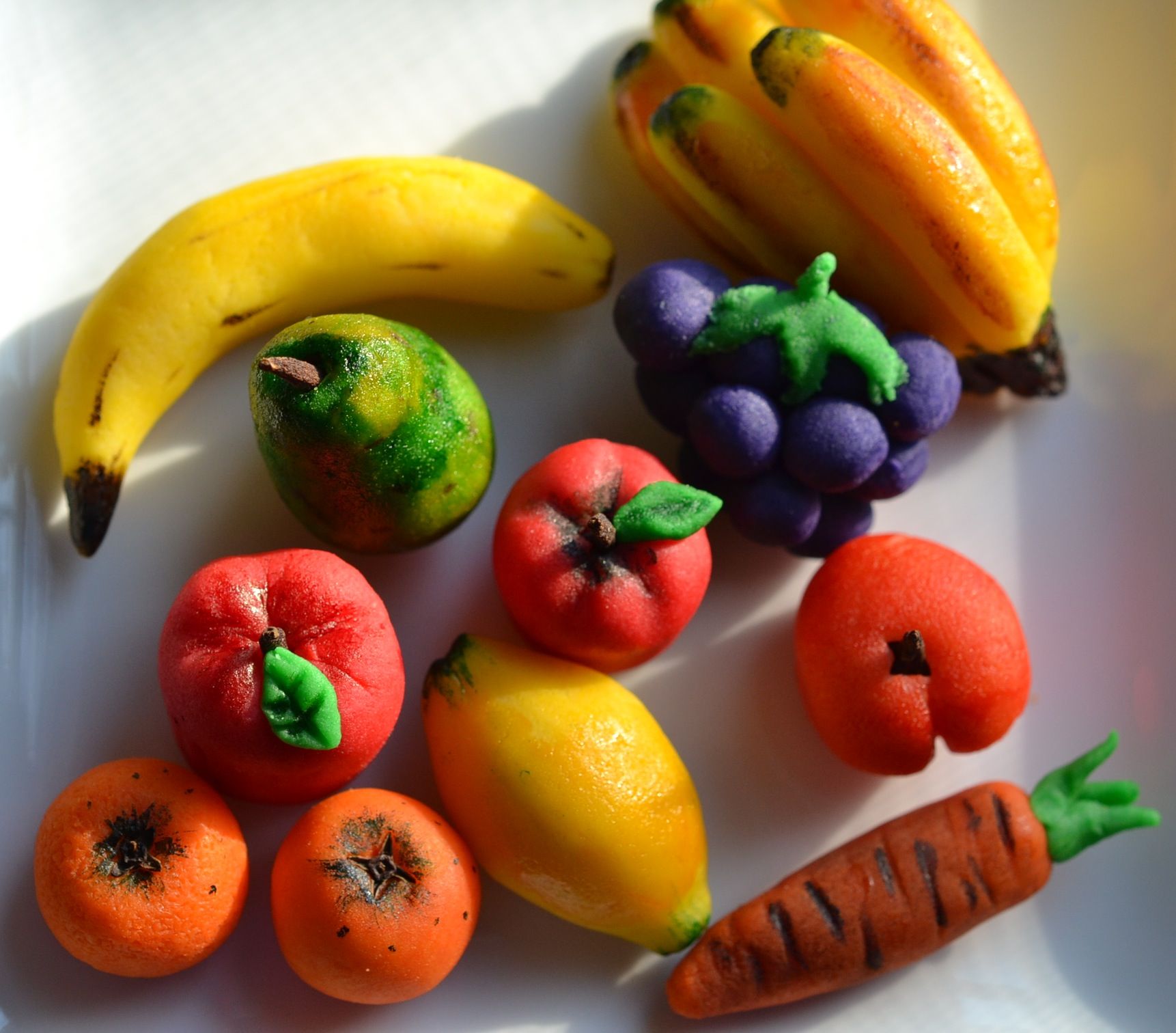Марципаны в виде фруктов и овощей