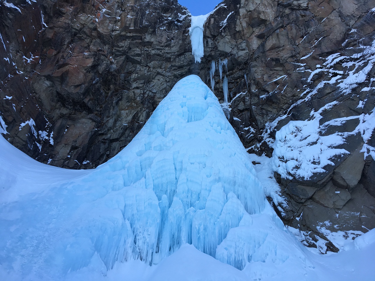 Замерзший водопад Камчатка Вилючинский