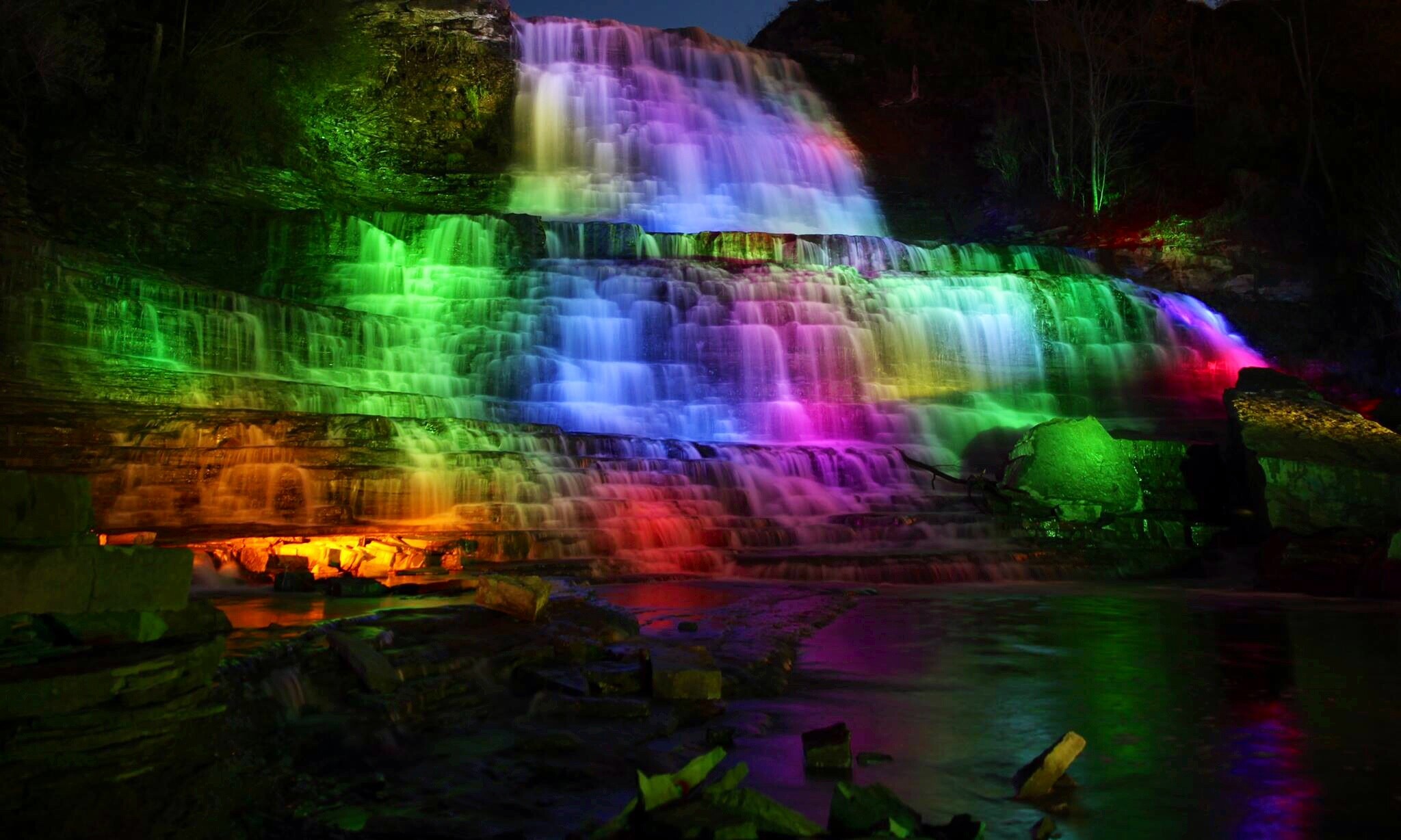 Радужные водопады