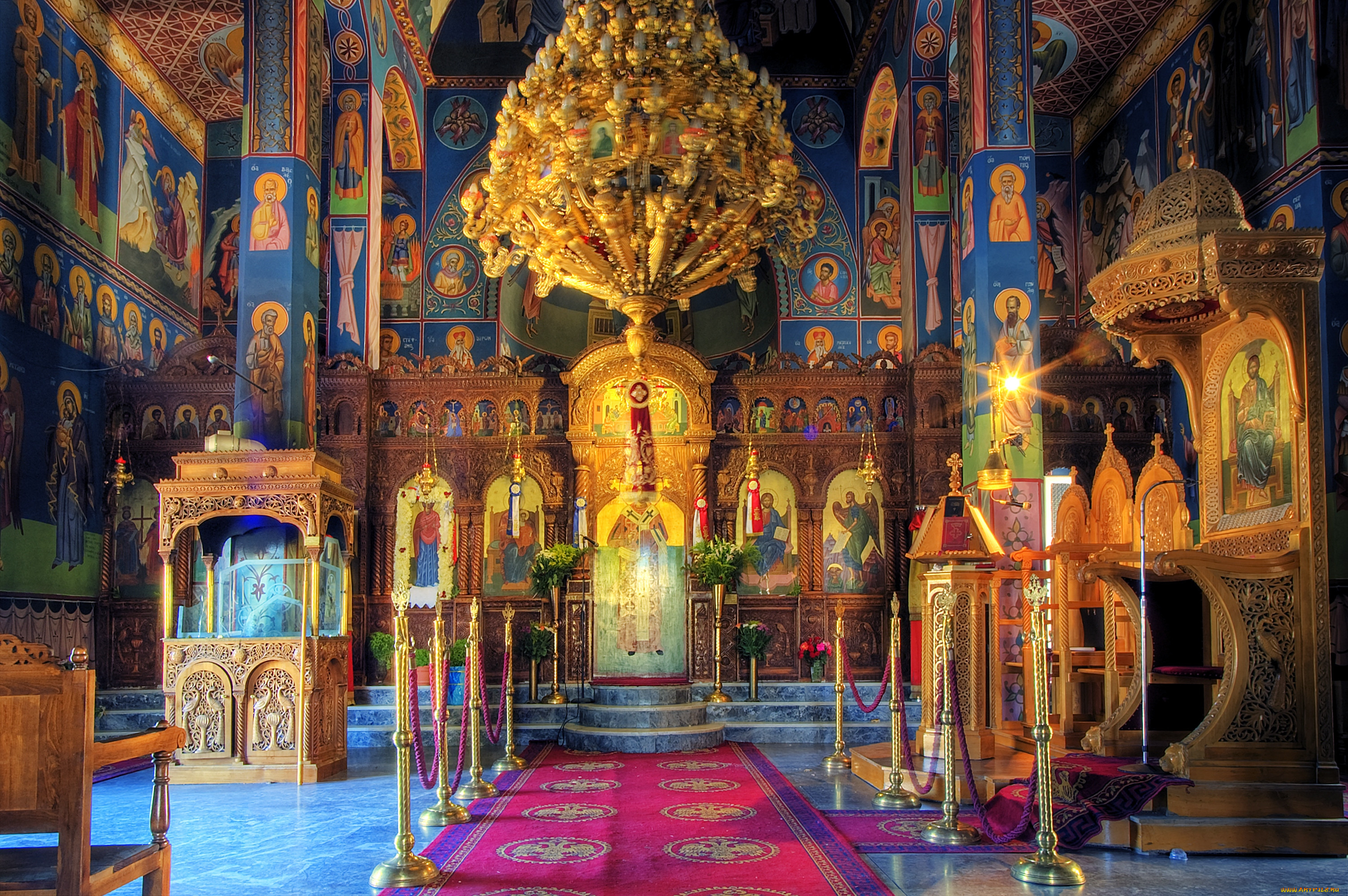 Фото внутреннего убранства храма