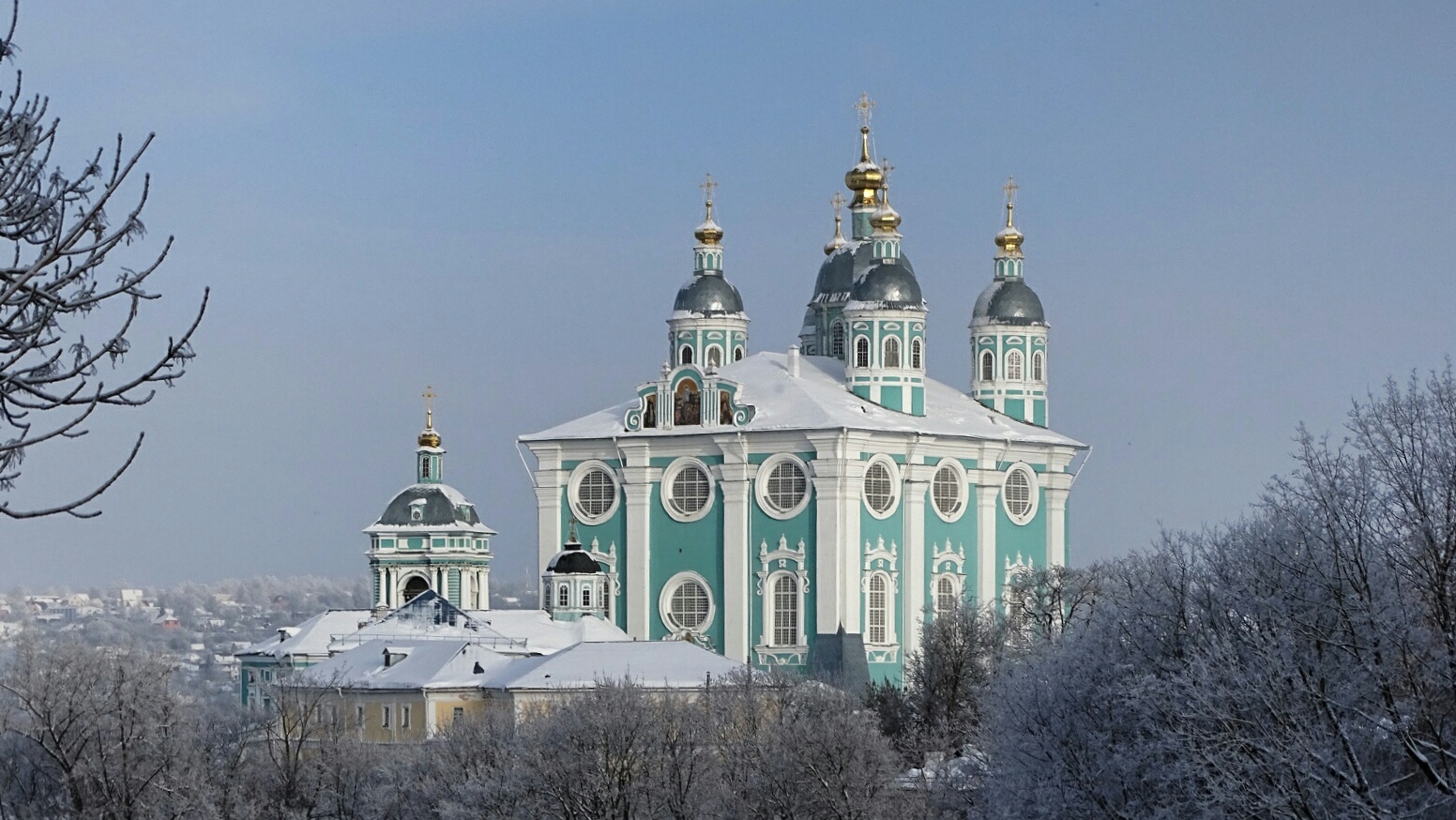 Успенский собор Смоленск зимой