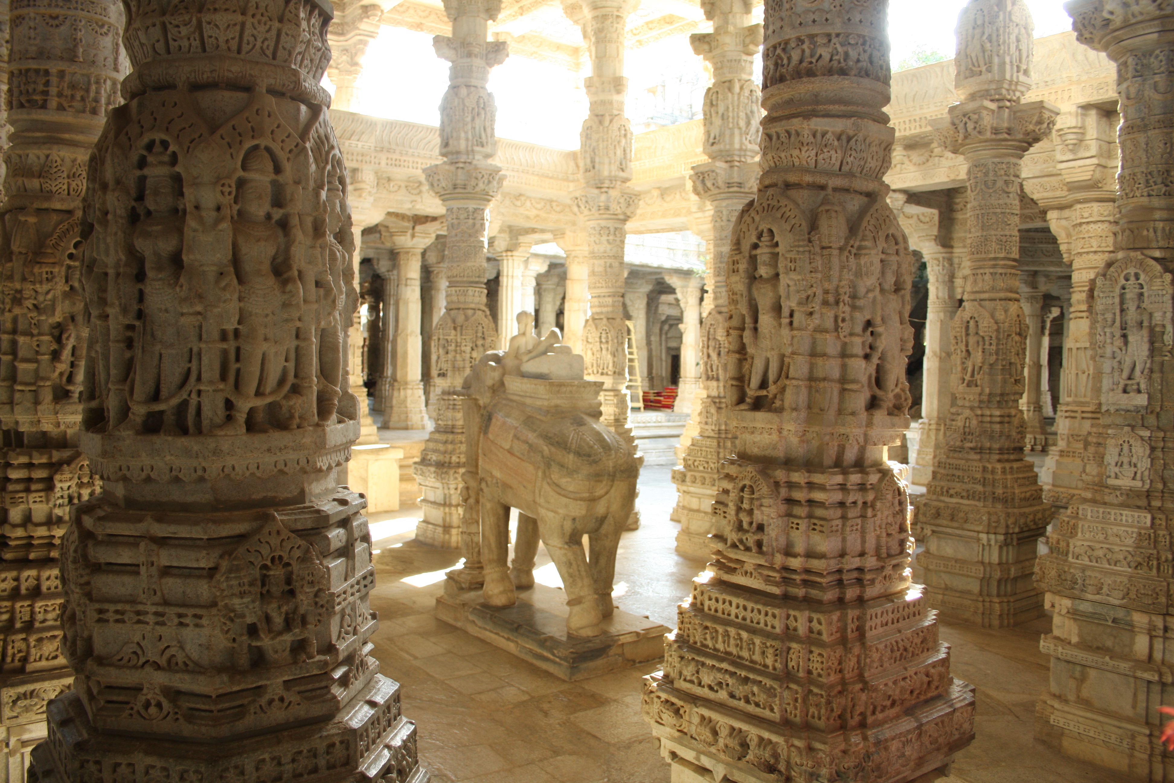 Индийские храмы внутри