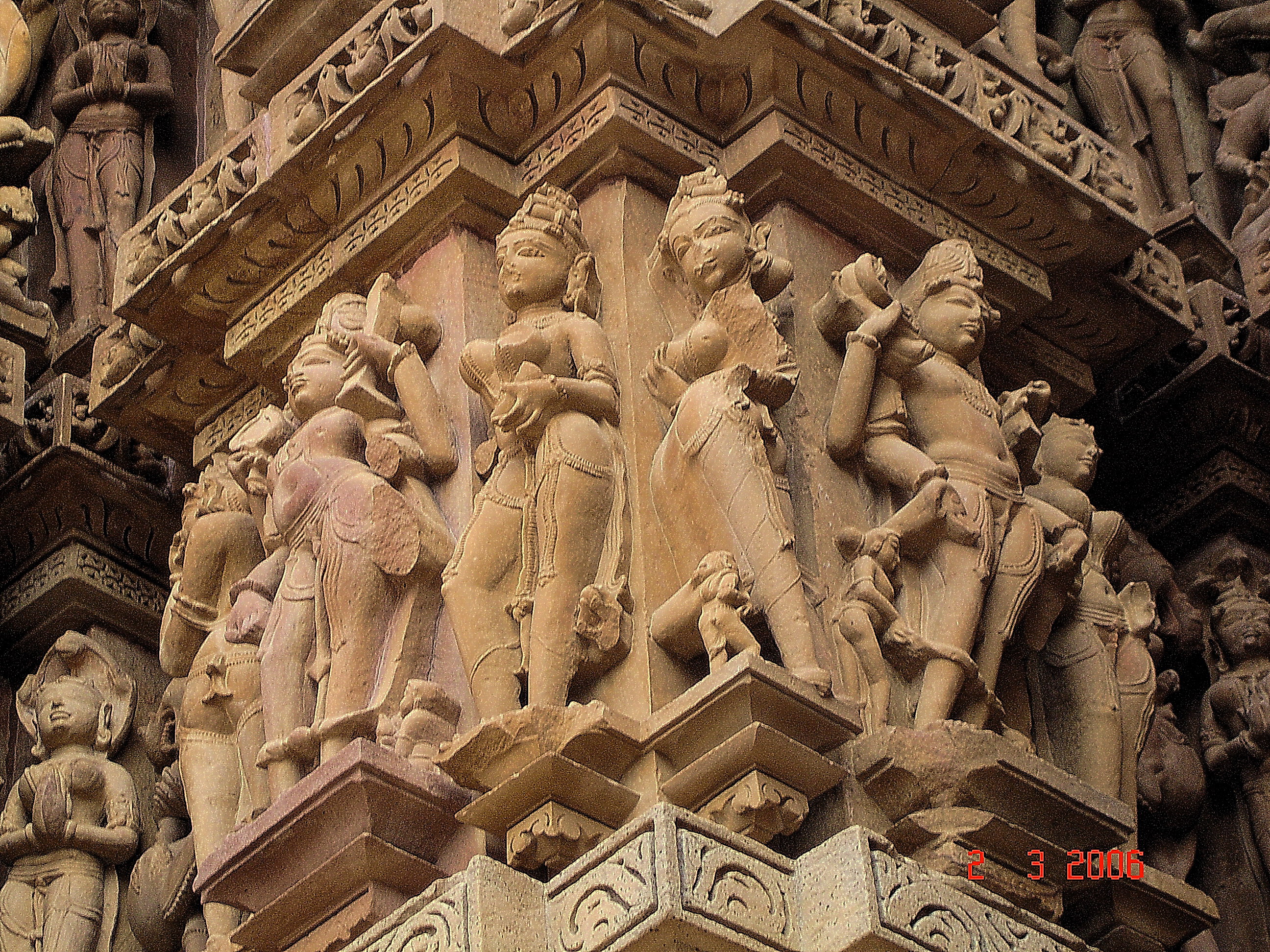 Скульптуры храма Кандарья-Махадева
