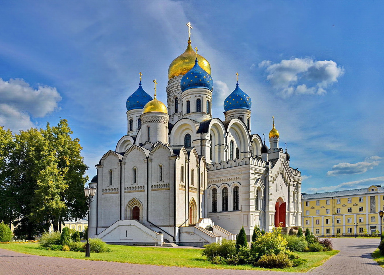 Самый известный российский храм. Храм Николо Угрешский монастырь.