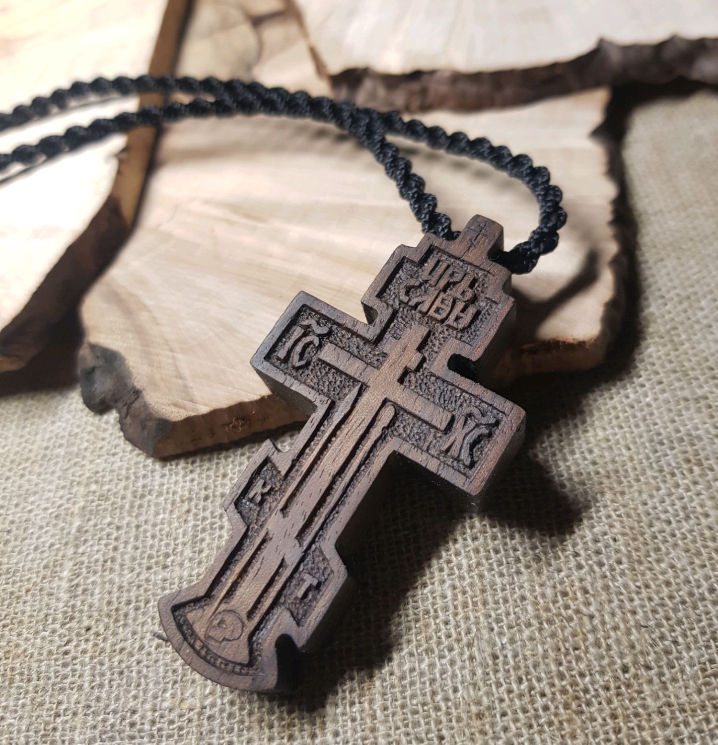 Православные нательные деревянные. Православный наперсный крест. Деревянный крестик нательный. Крест православный деревянный нательный. Резные нательные крестики.