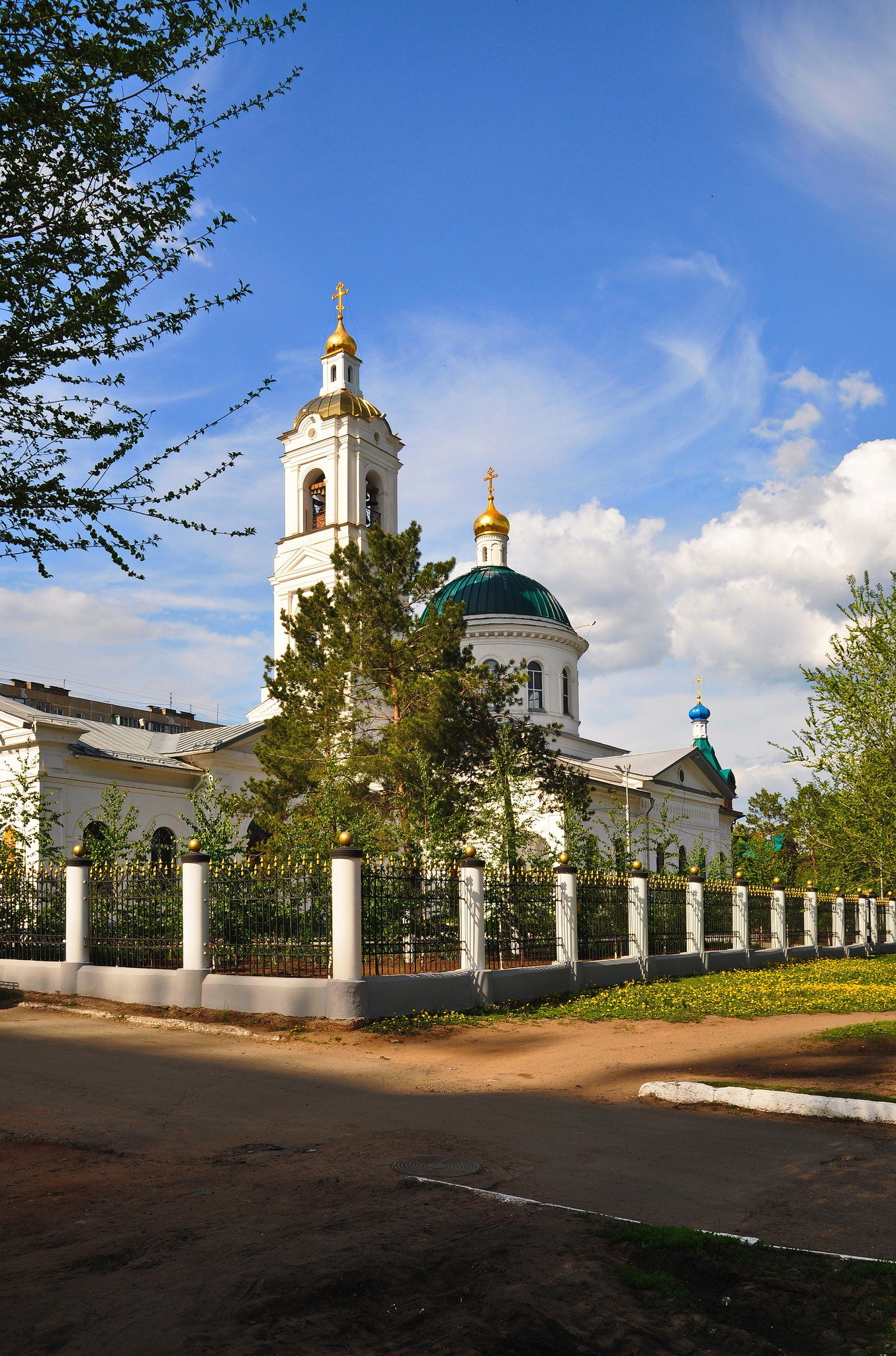 Никольский оренбург. Церковь на Чкалова Оренбург.