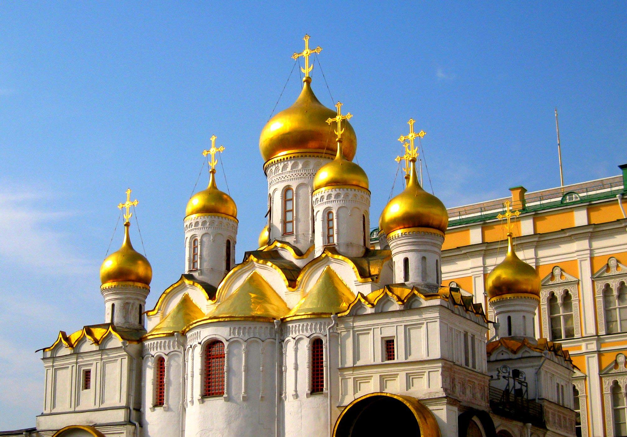 И соборов есть также. Благовещенский храм Московского Кремля.