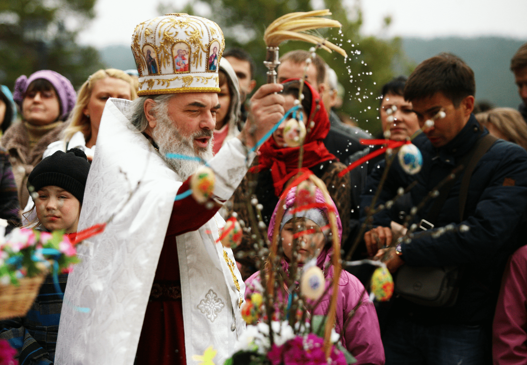 8 обряда праздников. Празднование Пасхи. Религиозные традиции. Празднование Пасхи в России. Традиции празднования Пасхи.