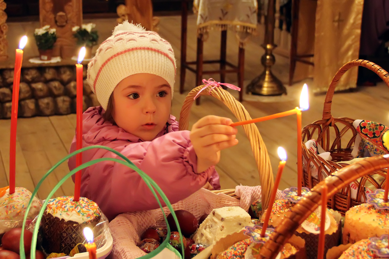 Когда пасха в 2020 году. Празднование Пасхи. Празднование православной Пасхи. Праздник "Пасха". Дети на Пасху в храме.