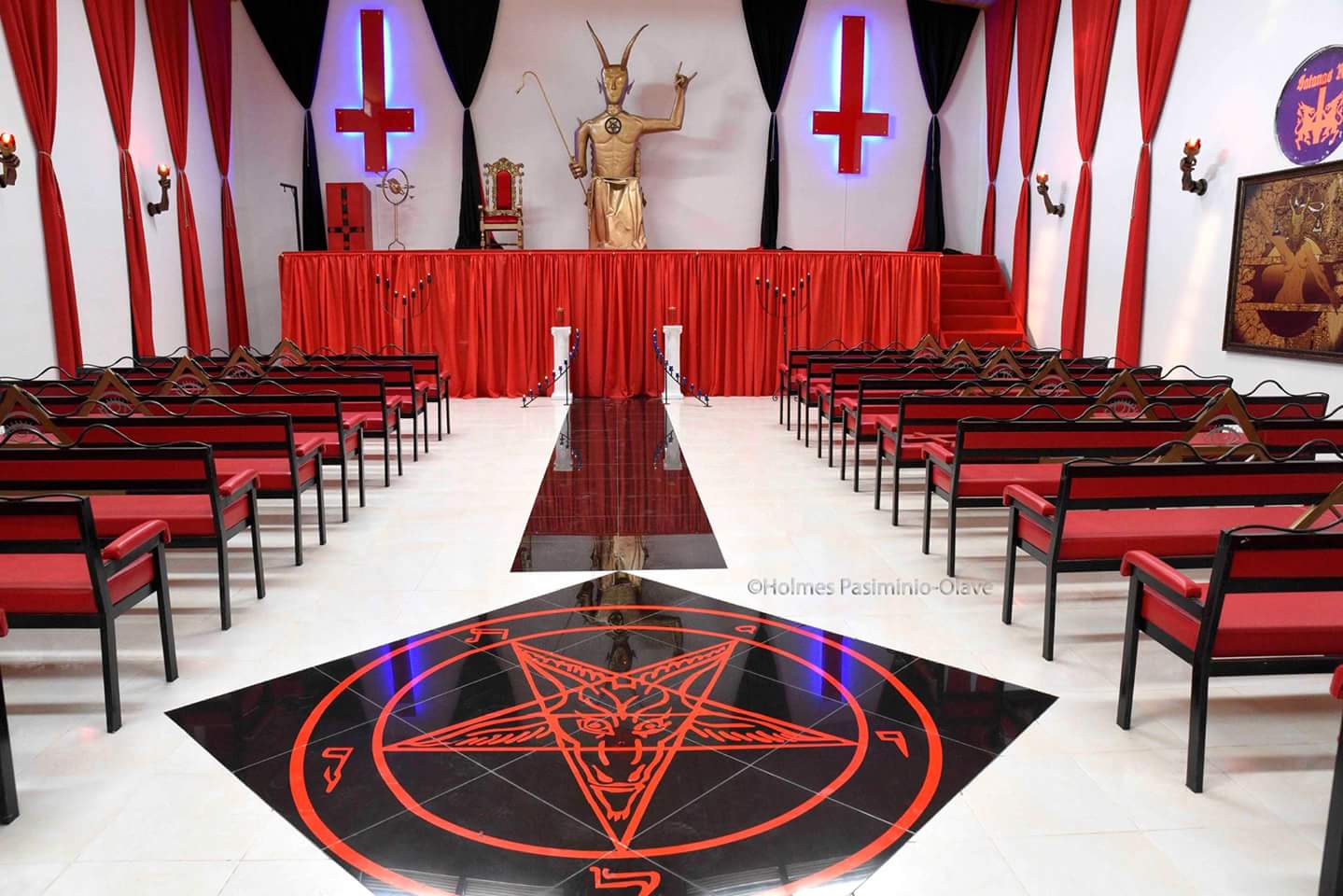 Традиционный сатанизм идеология. Сатаническая Церковь Сан Франциско. Церковь сатаны Антона ЛАВЕЯ алтарь. Сатанизм Церковь в Сан Франциско. Церковь сатаны в Сан Франциско фото.