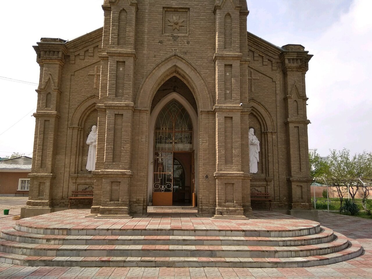 Святые ташкента. Католический костел в Самарканде.
