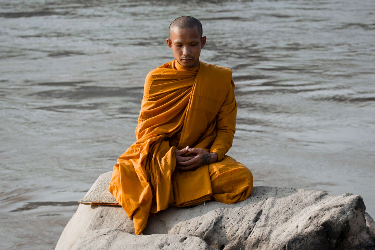Буддистский монах Тибет. Тибетский монах медитирует. Монах Шаолинь медитирует. Монах медитирует