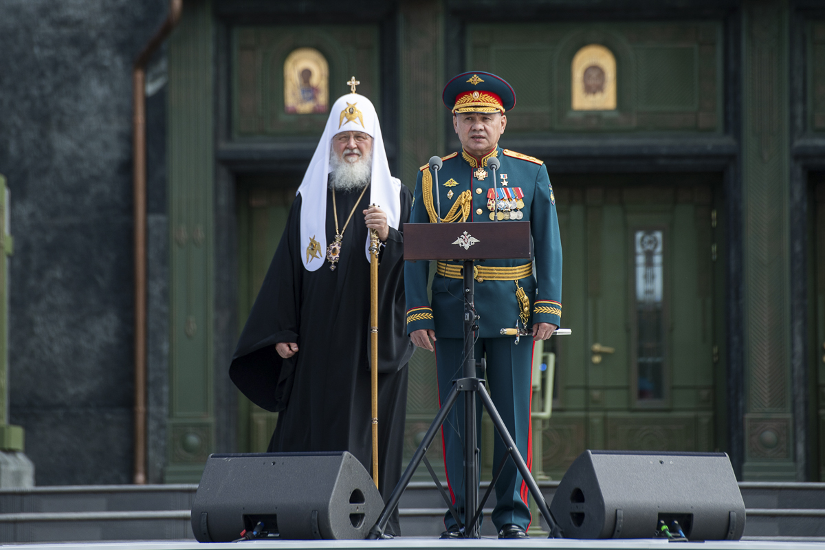Русский солдат в храме