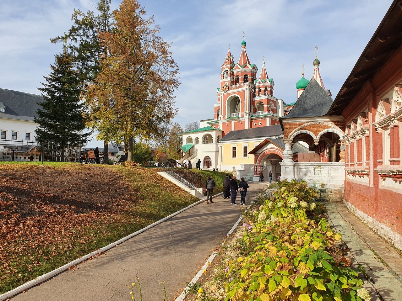 Мужской монастырь в Звенигороде