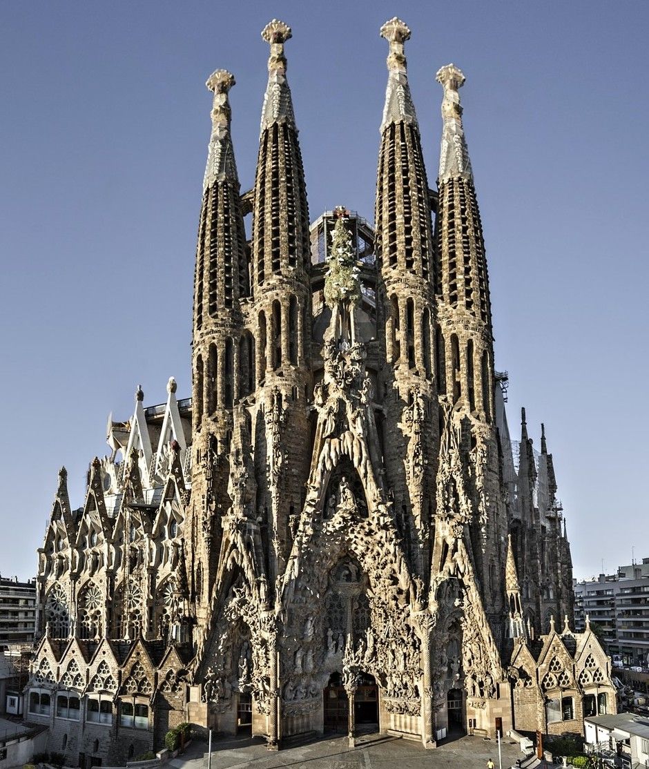 Барселона архитектура Гауди храм Святого
