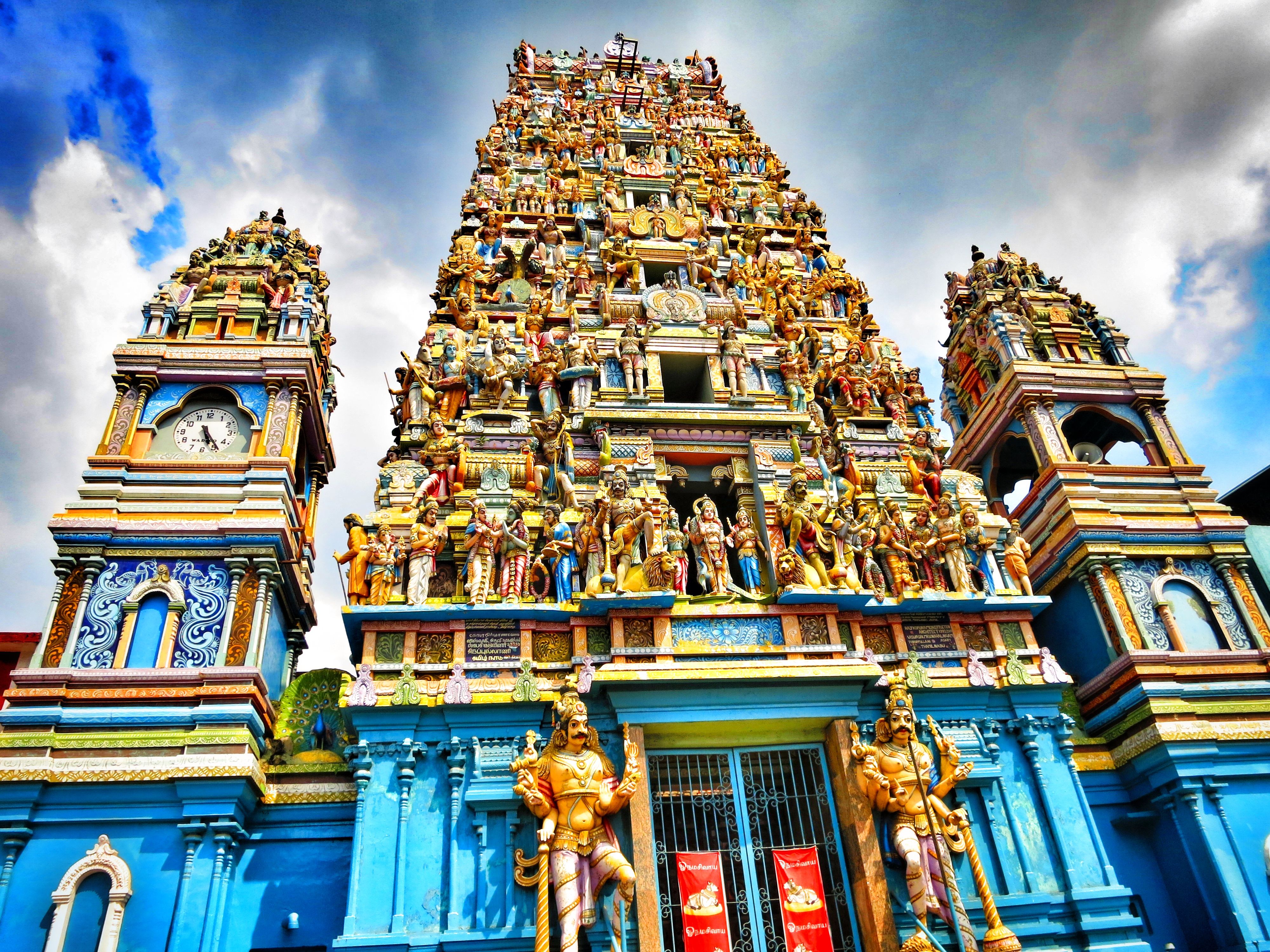 Церковь в шри ланке. Индуистский храм Шри Ланка. Индуистские храмы в Коломбо. Индуистский храм Коломбо Шри Ланка. Индуистский храм Хинду.