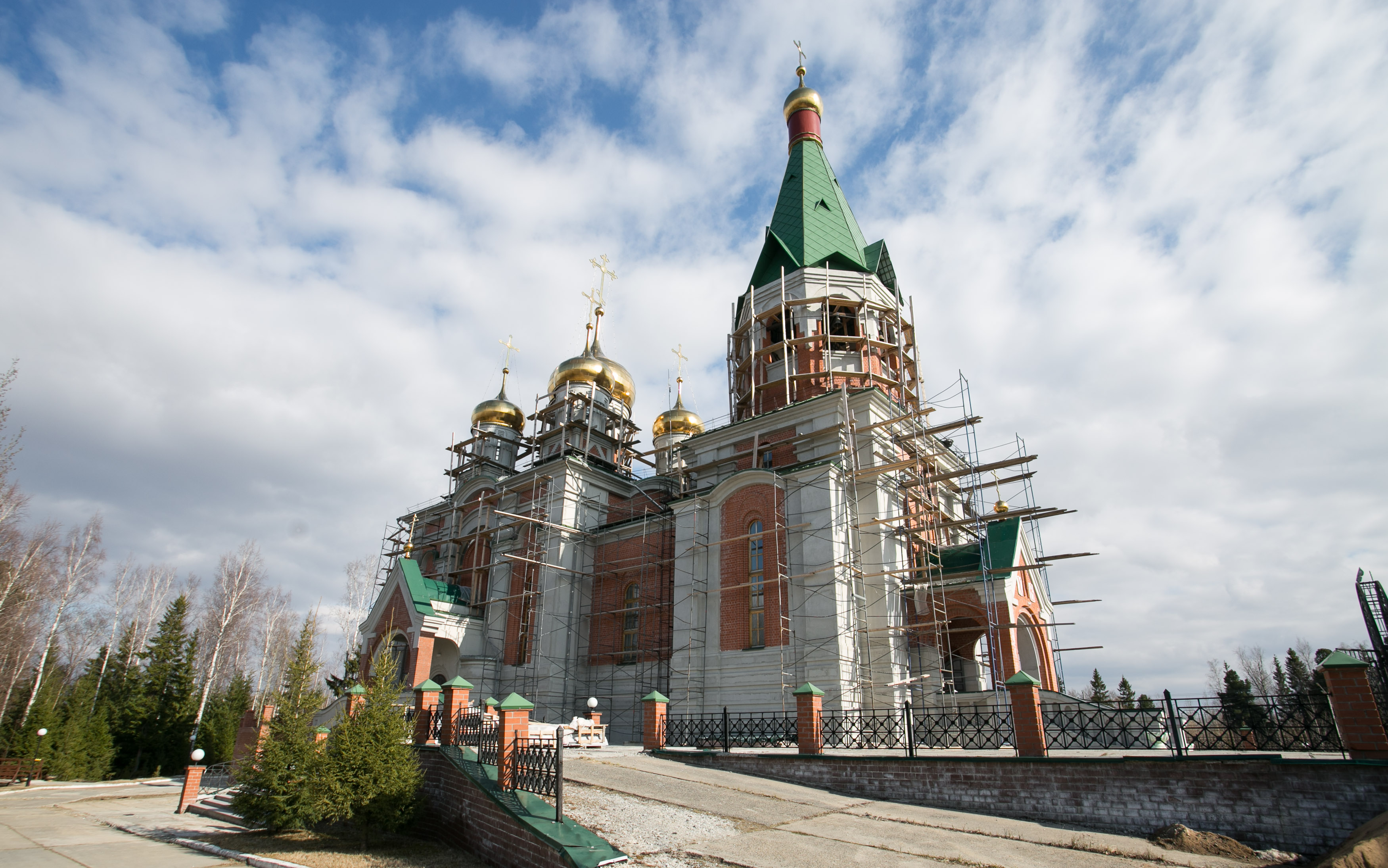 Пойковский храм святой троицы