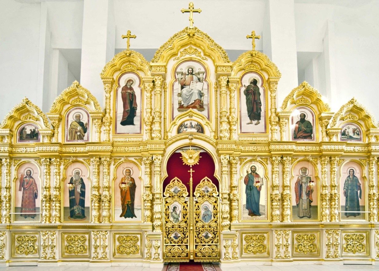 Иконостас в в храме Казанской Божьей матери