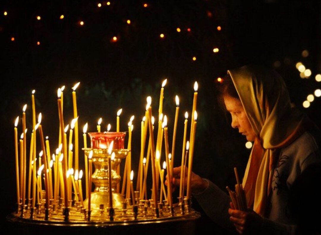 Свечи в храме на Рождество