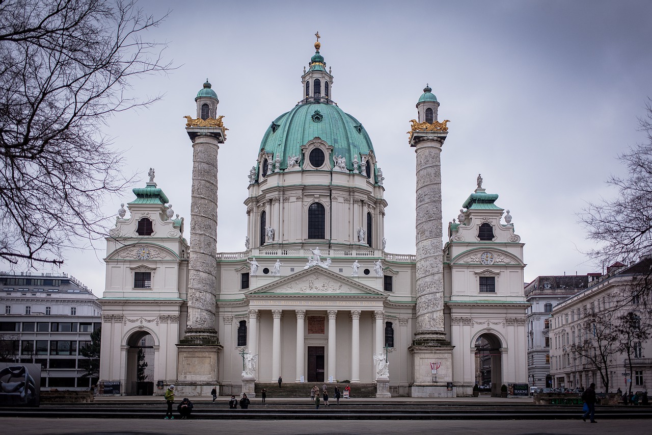 Церковь Карлскирхе в Вене