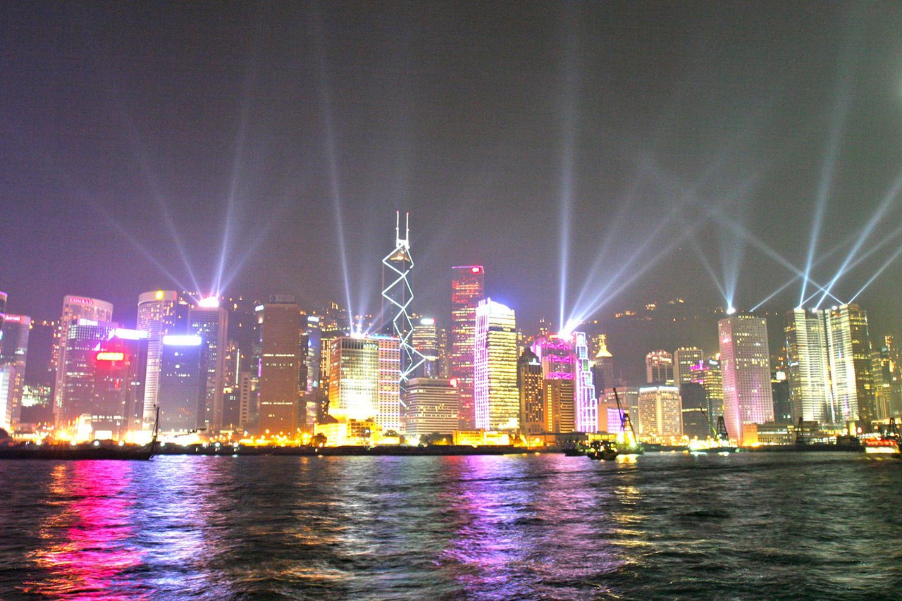 Топ 20 городов. Световое загрязнение Гонконг. Симфония света Гонконг. Яркий город. Световое загрязнение городов.