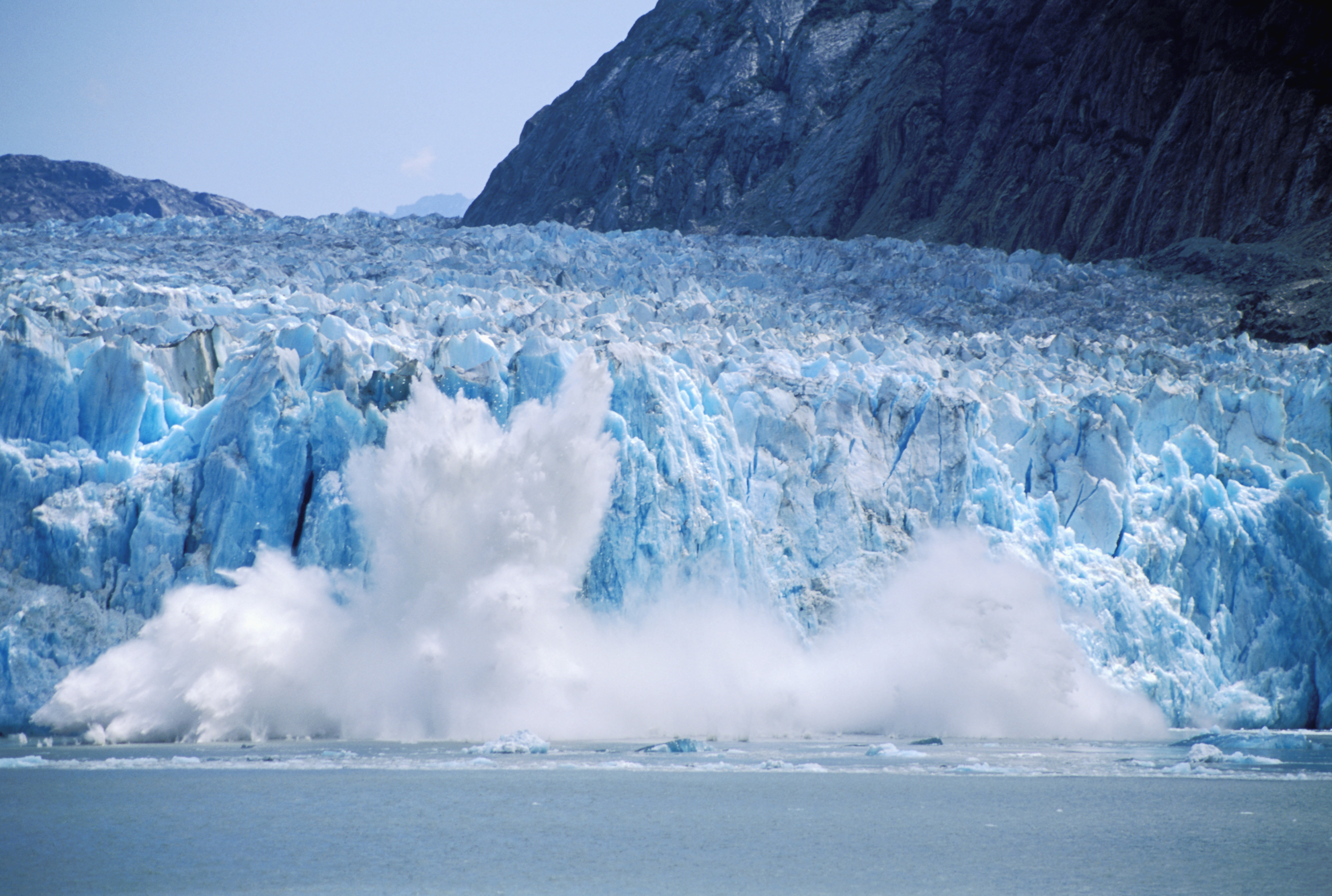 Специалист глобальное потепление. Таяние ледников 2023. Таяние ледников на Аляске. Таяние ледников 2022. Ледники Аляски тают.