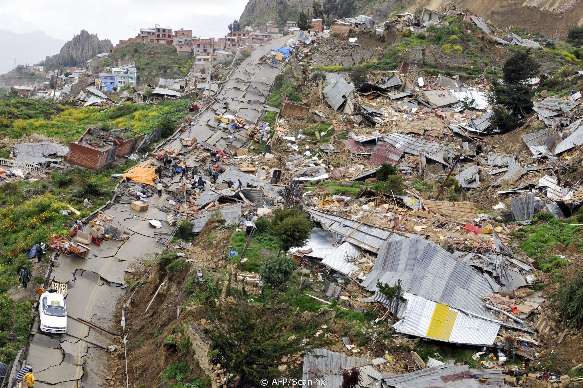 Землетрясение какое опасное. Стихийные бедствия оползни. Оползень Венесуэла 1999. Оползень, ла-пас, Боливия, 2011.
