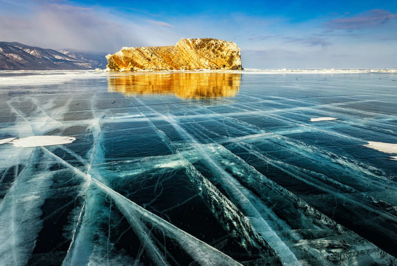 Озеро байкал работы. Лед Байкала. Озеро Байкал лед. Лед Байкала 2021. Блинчатый лед Байкала.