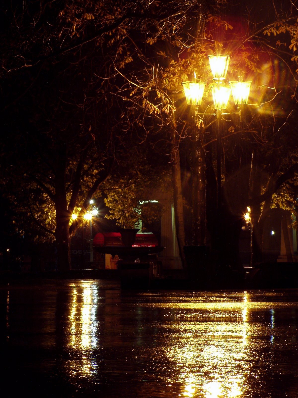 Вечер дождь осенняя. Осенний вечер в городе. Дождливый осенний вечер. Ночной осенний город и фонариками. Осенняя ночь.