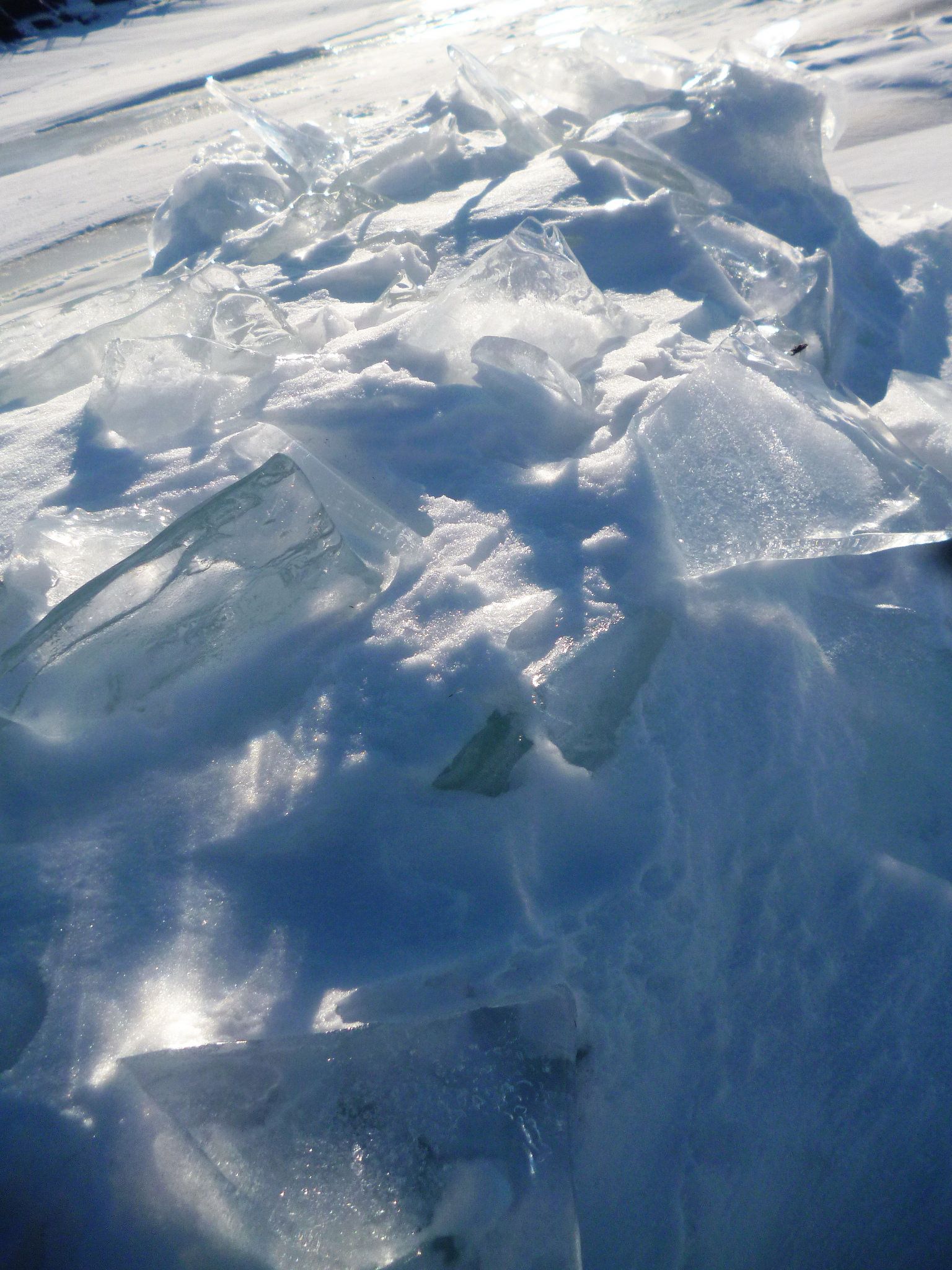 Ледовая 10. Аморфный лед. Гладкий лед фото. Самара Волга ледяные Торосы. Лед на Волге.