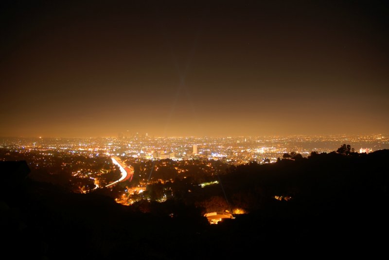 Лазеры в ночном городе