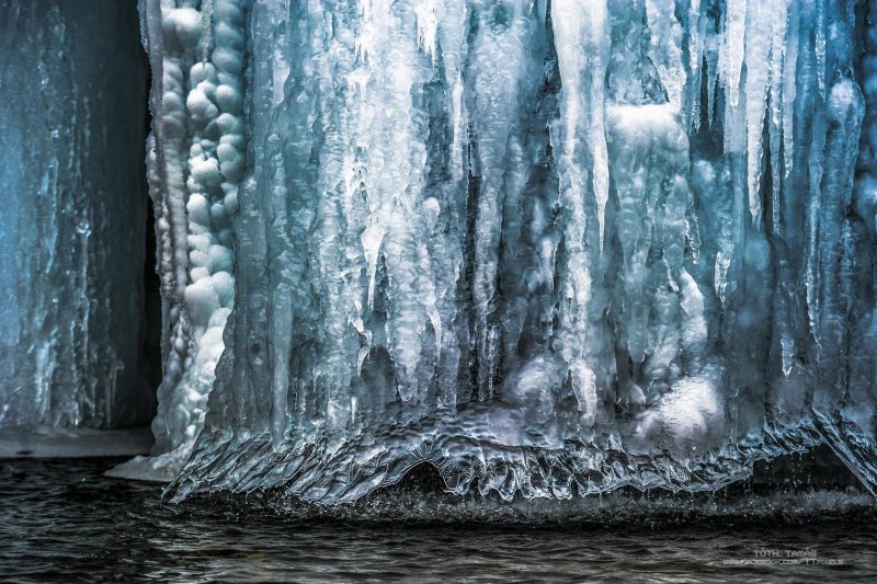 Скала Пржевальского ледяной водопад