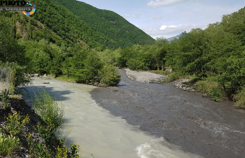 Белая и черная река Арагви в Грузии