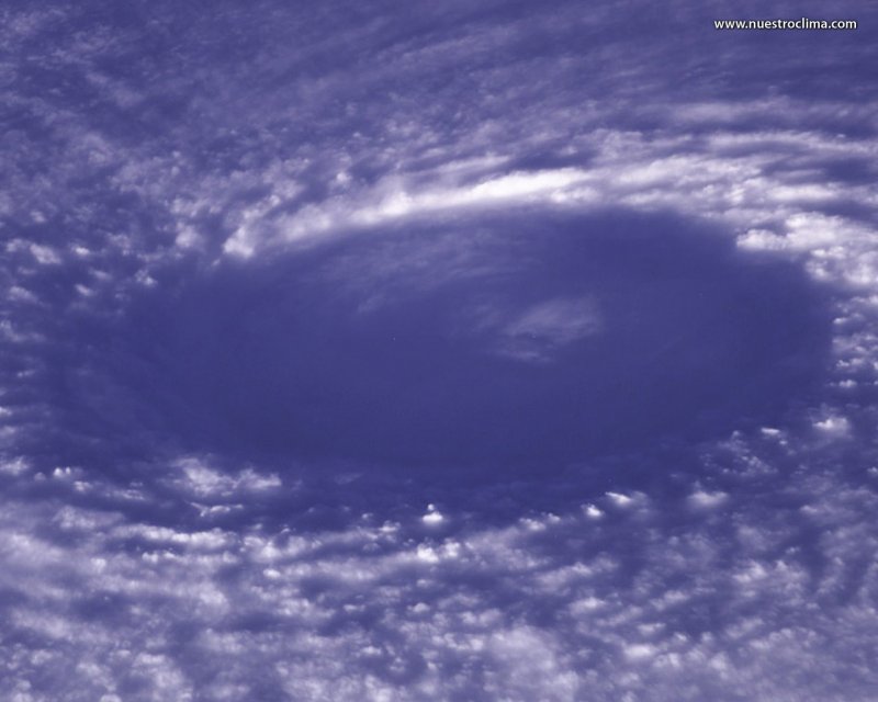 Снимки НАСА урагана Изабель