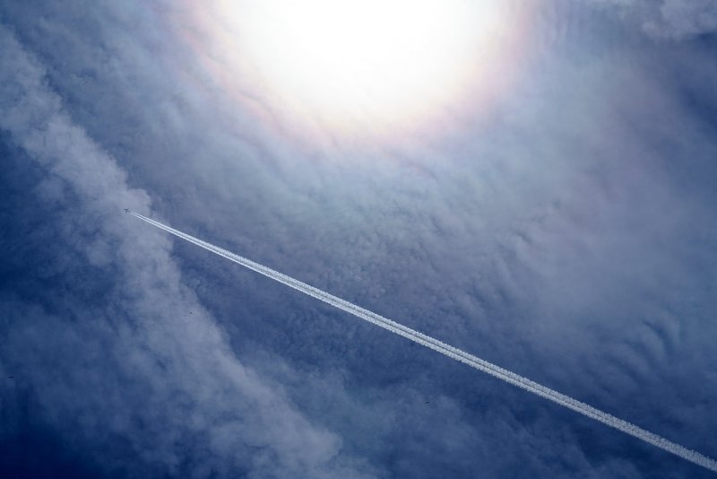 Облака от самолета